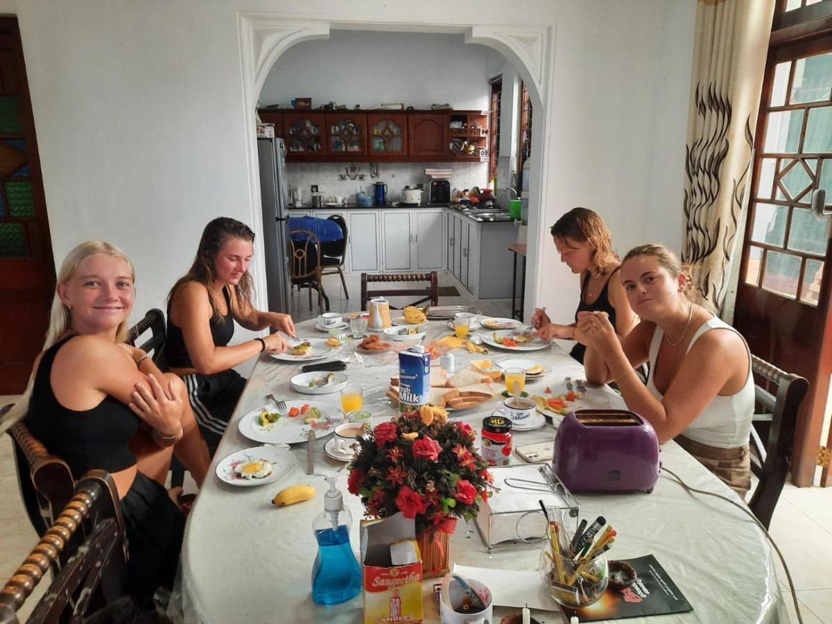 Antique Tourists Lodge Канди Екстериор снимка