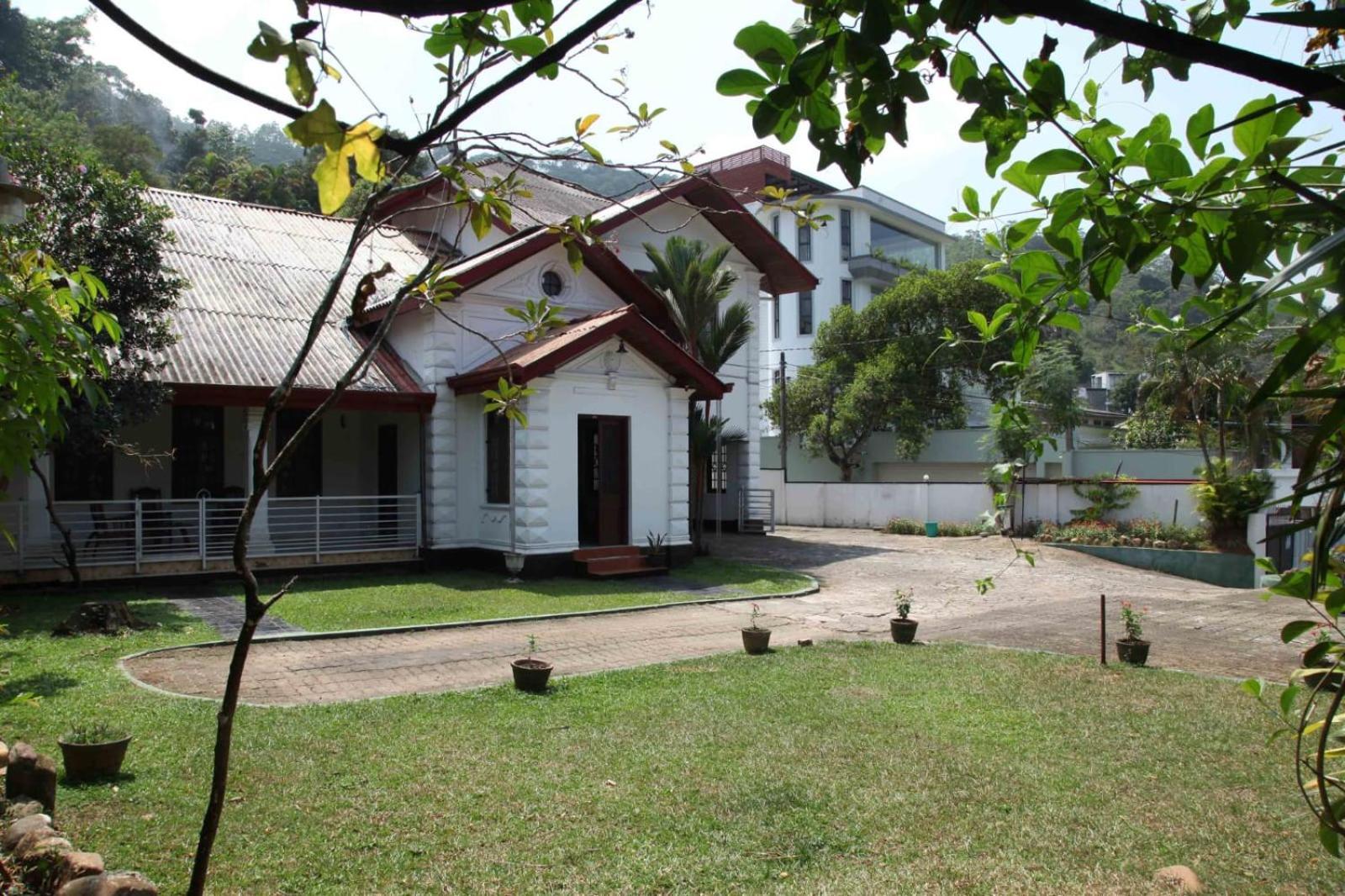 Antique Tourists Lodge Канди Екстериор снимка