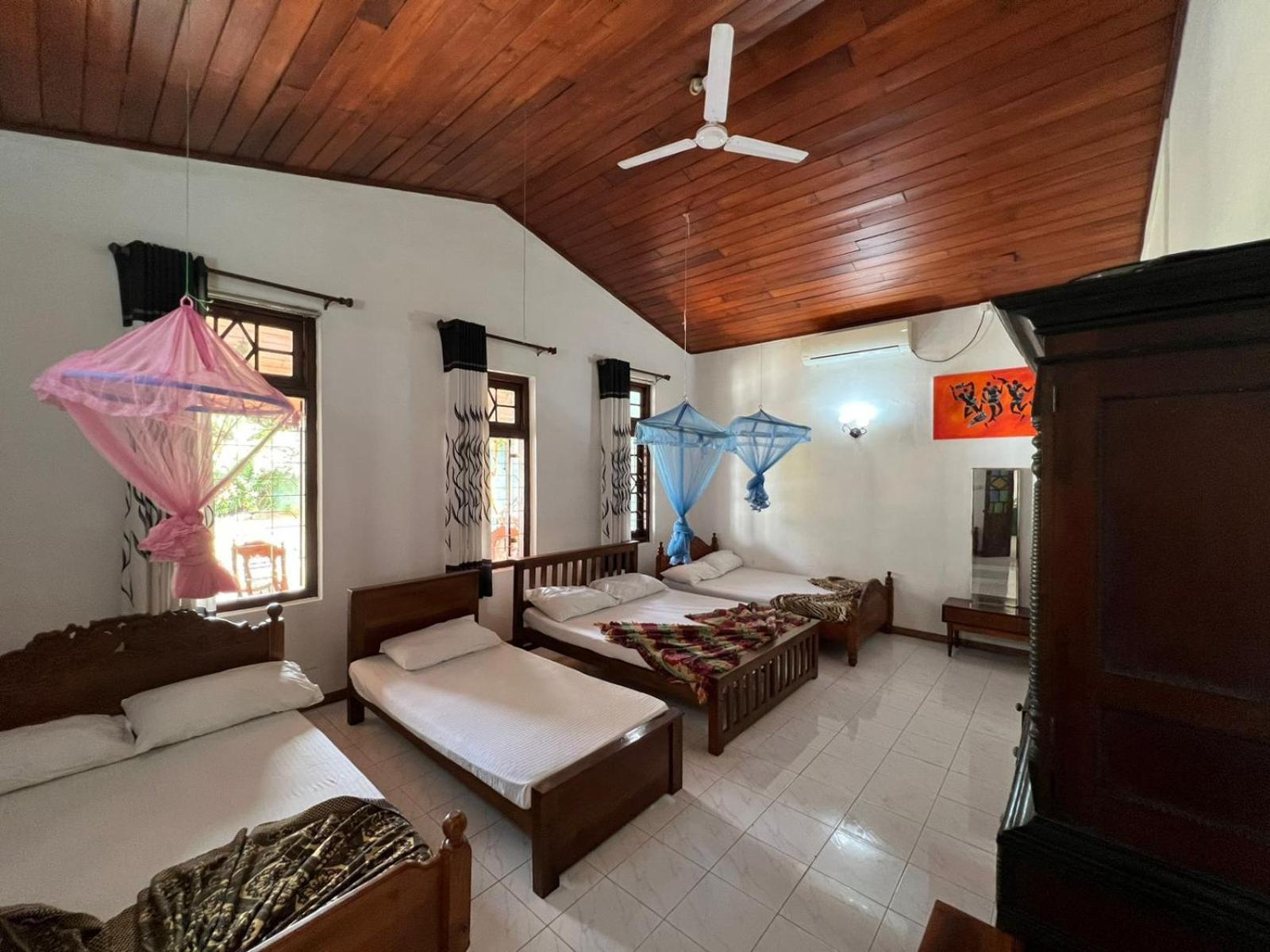 Antique Tourists Lodge Канди Екстериор снимка