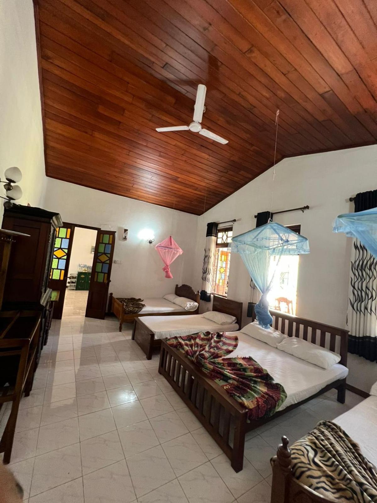 Antique Tourists Lodge Канди Екстериор снимка