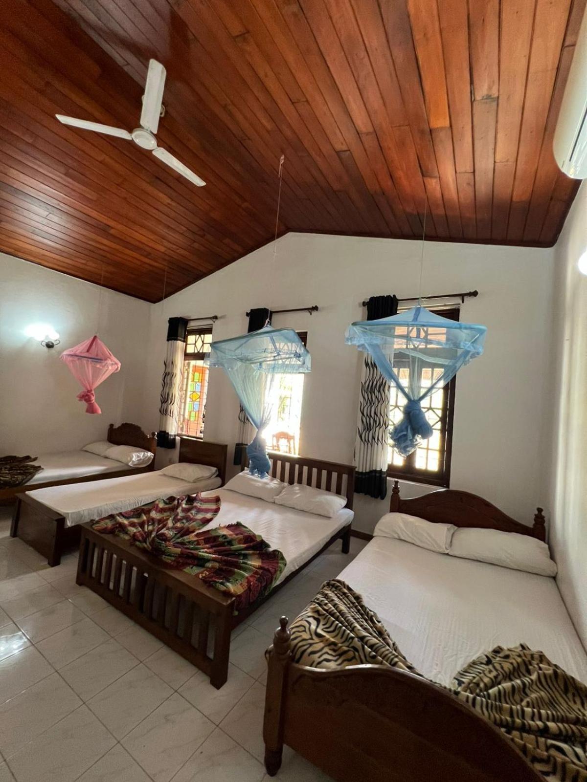 Antique Tourists Lodge Канди Екстериор снимка