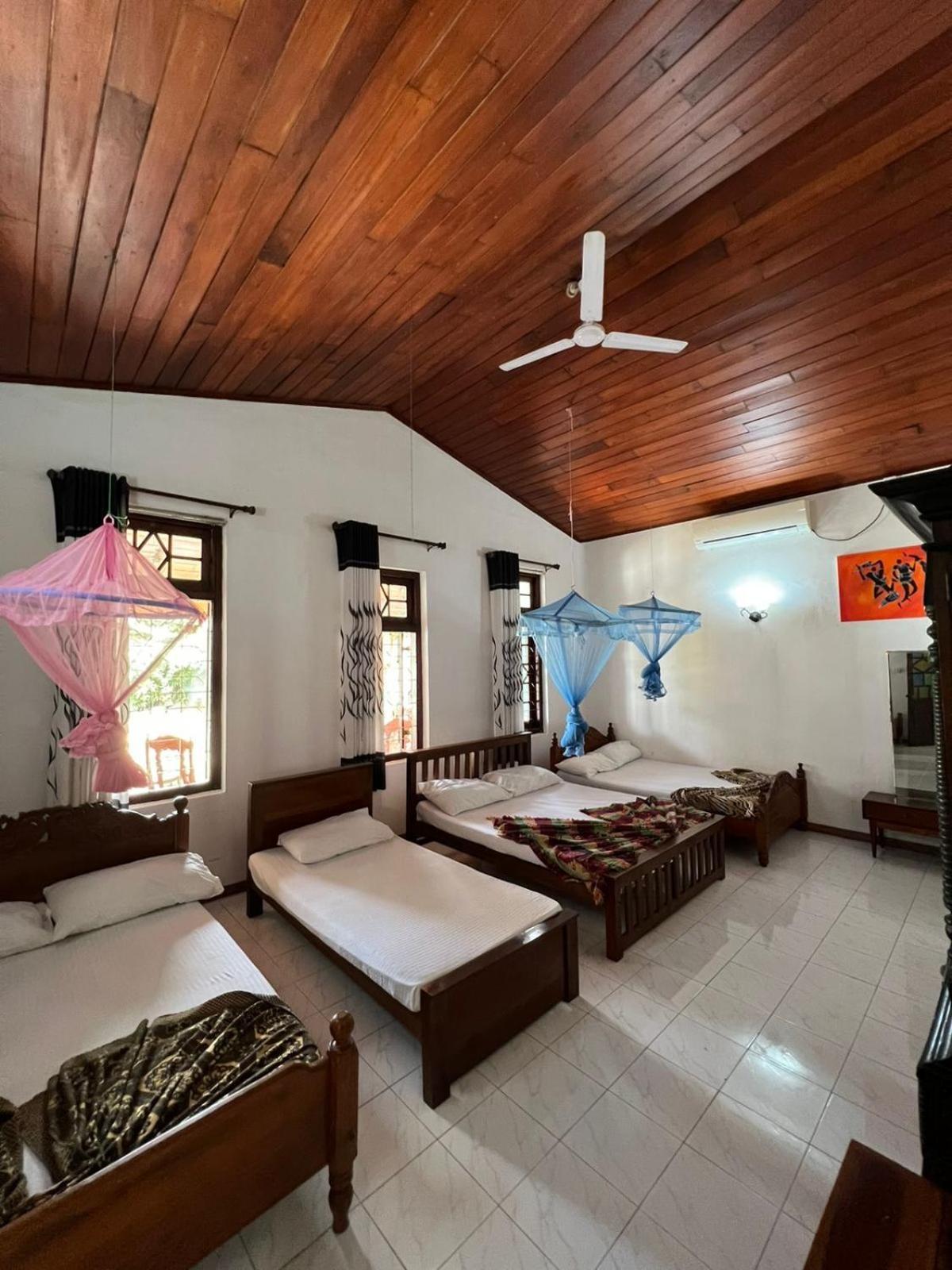 Antique Tourists Lodge Канди Екстериор снимка