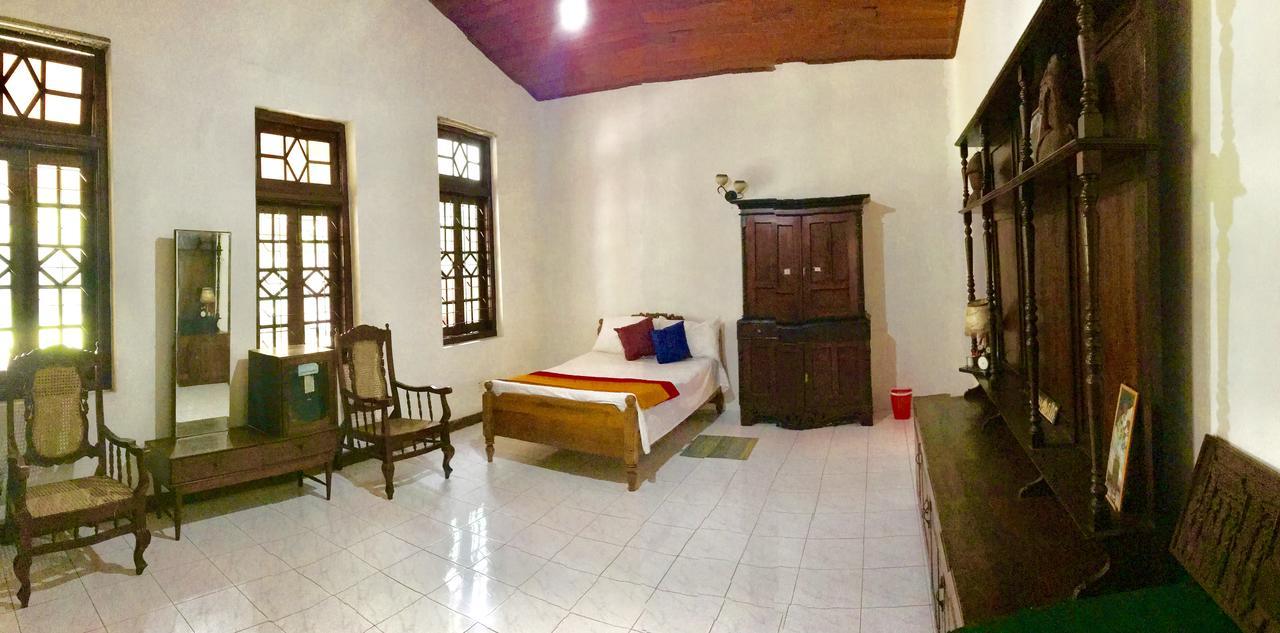 Antique Tourists Lodge Канди Екстериор снимка