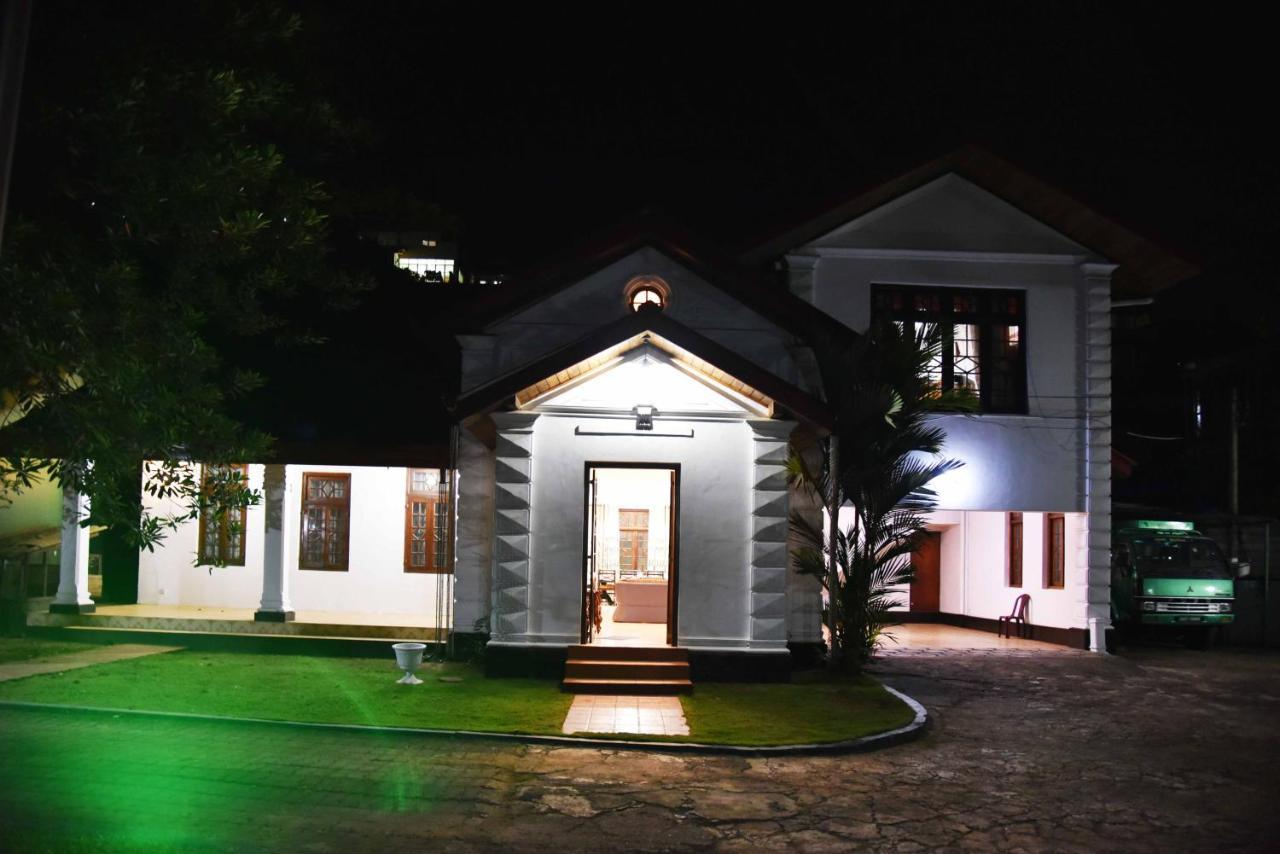 Antique Tourists Lodge Канди Екстериор снимка