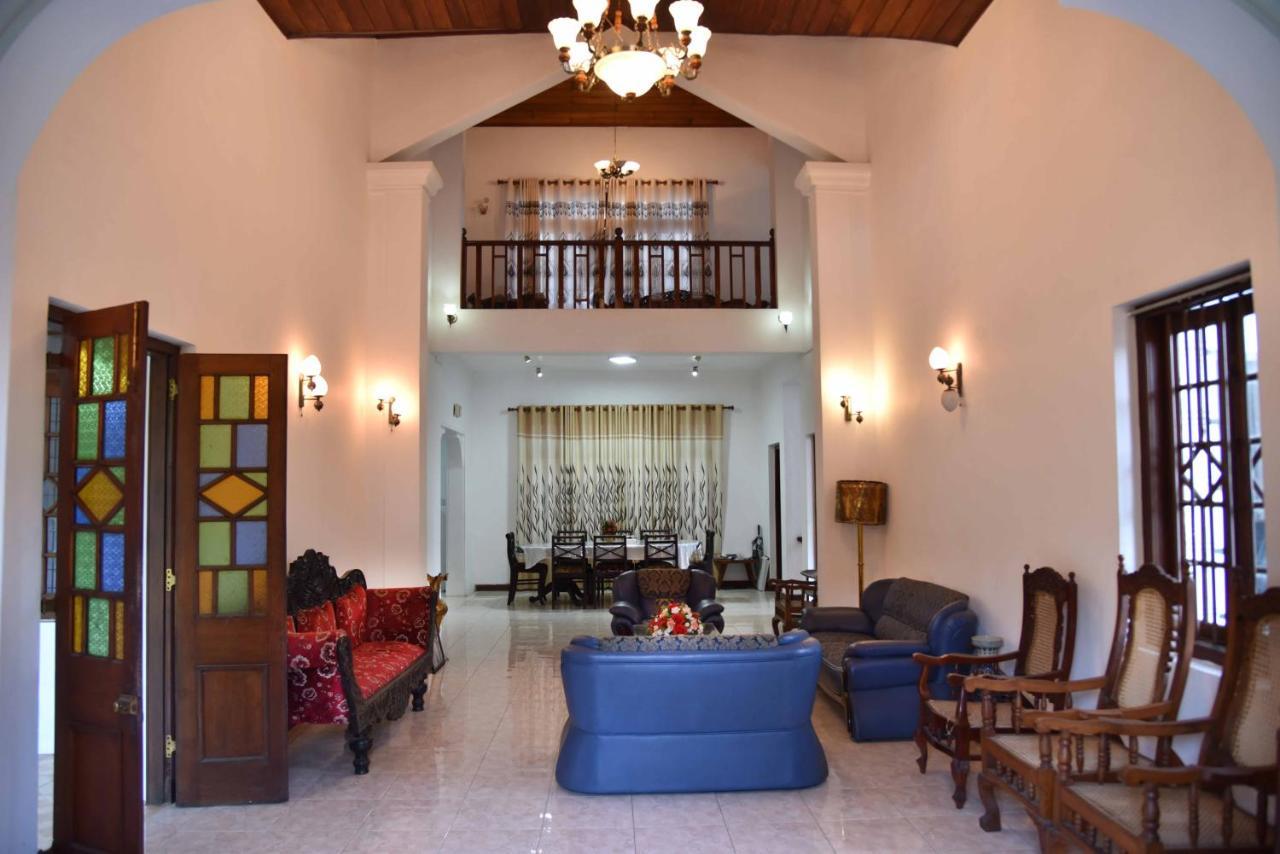 Antique Tourists Lodge Канди Екстериор снимка