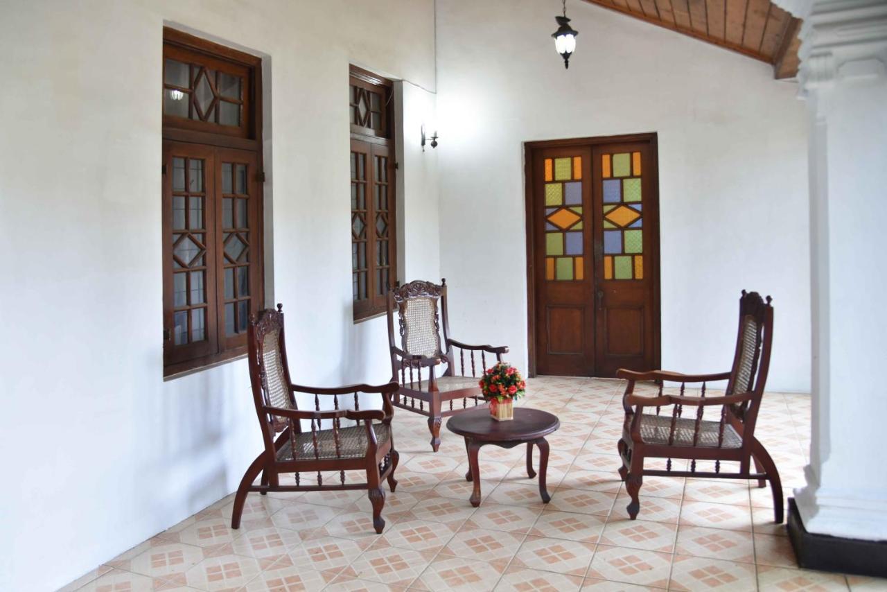 Antique Tourists Lodge Канди Екстериор снимка