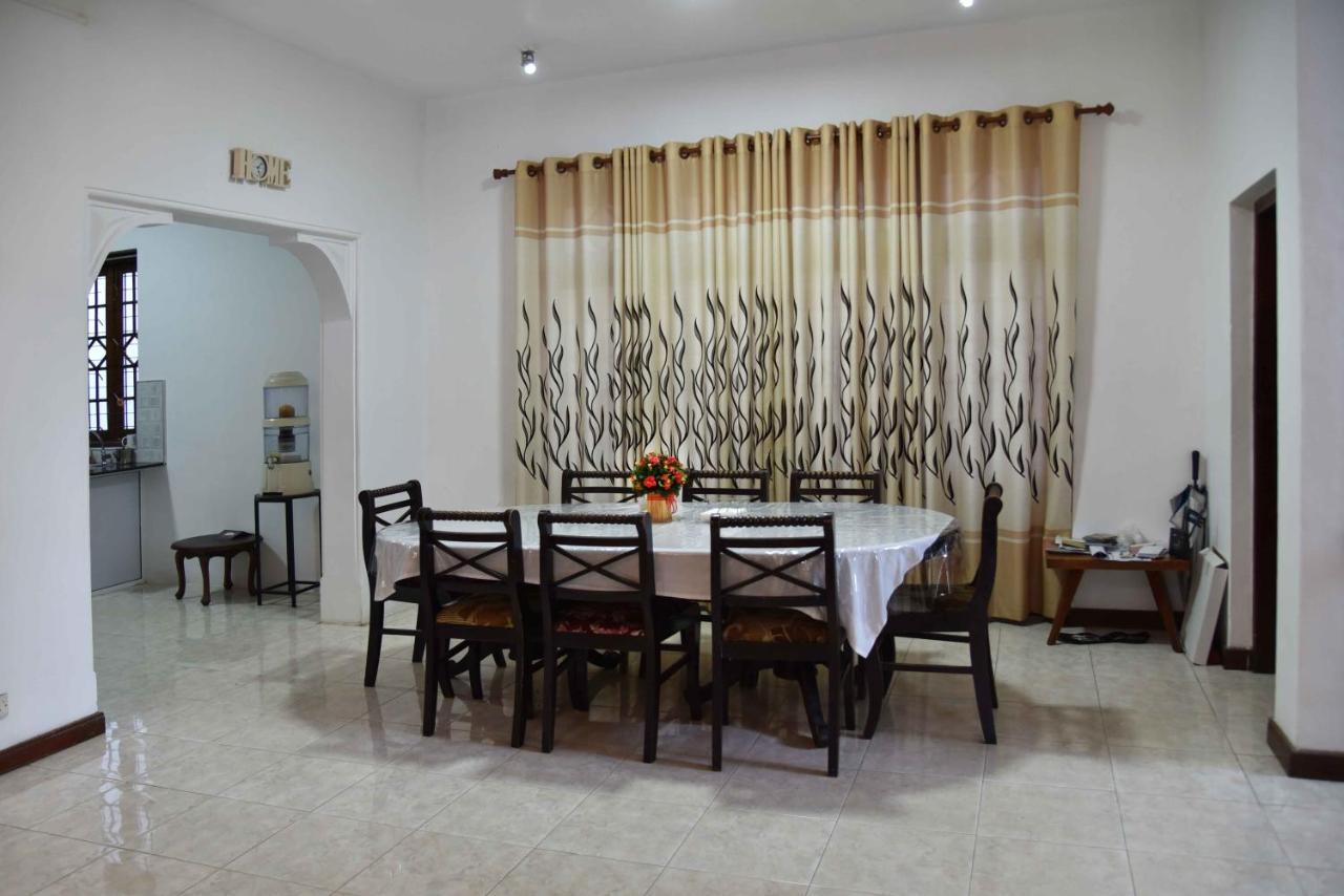 Antique Tourists Lodge Канди Екстериор снимка