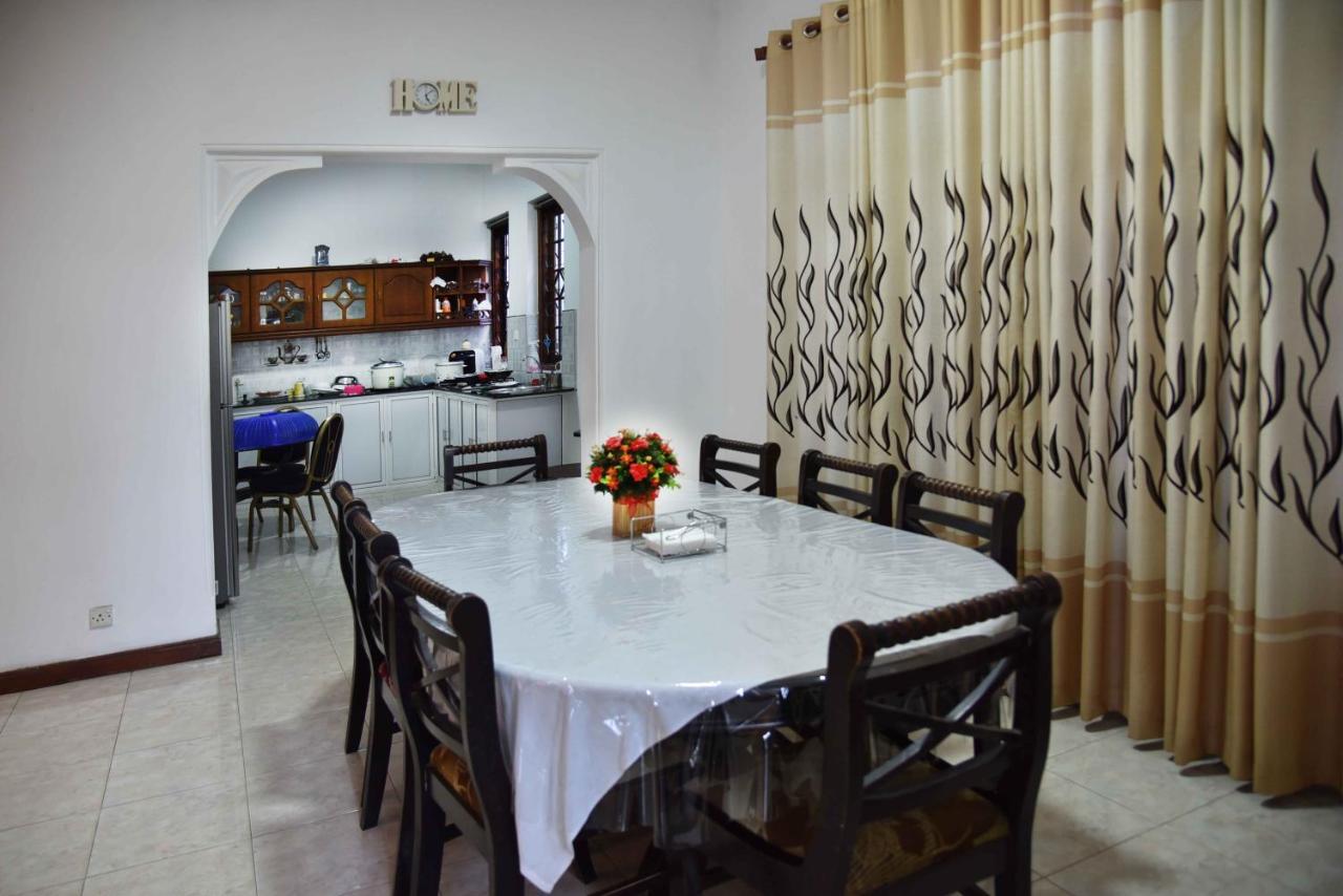 Antique Tourists Lodge Канди Екстериор снимка