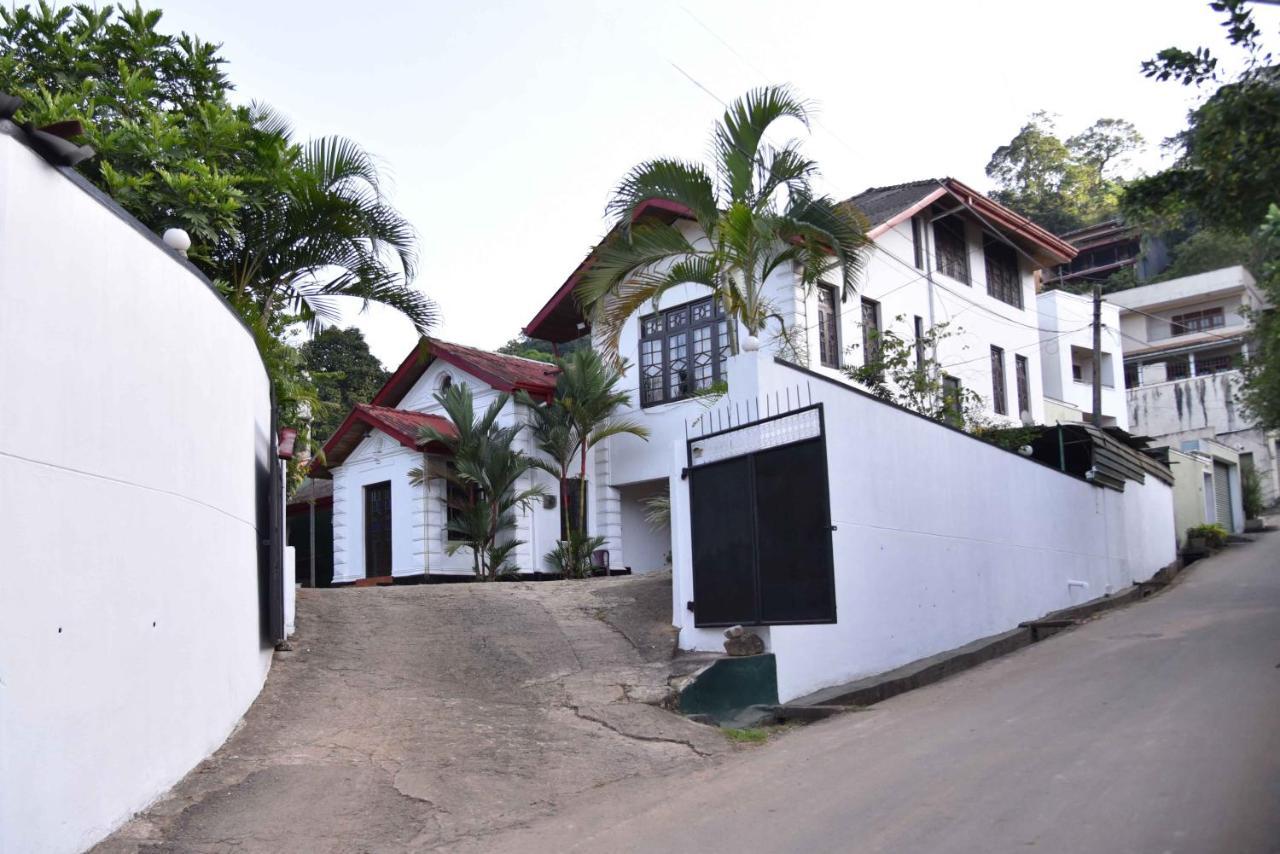 Antique Tourists Lodge Канди Екстериор снимка